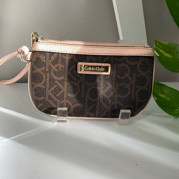 Brand New small Calvin Klein wristlet style shoulder bag. - Picture 1 of 7